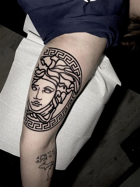 change of medusa head versace|Versace Medusa meaning.